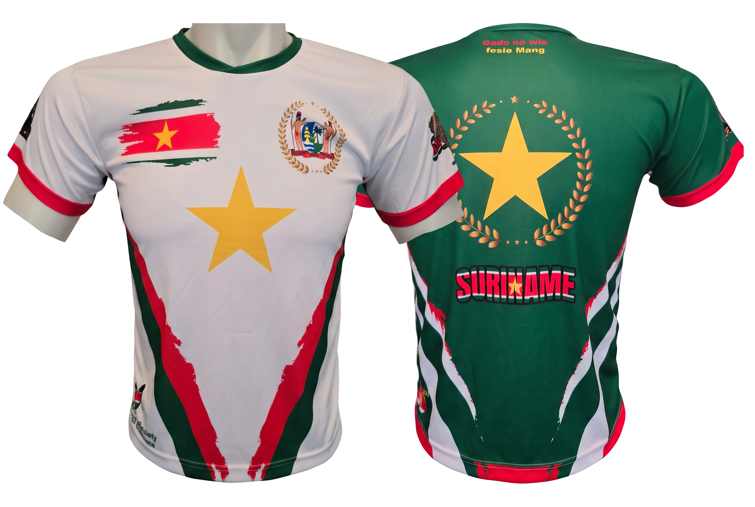 Wit Suriname voetbalshirt met gele ster, vlagprint en het Surinaamse wapen, voor- en achterkant